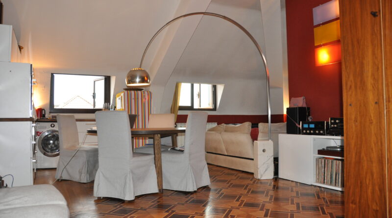 Property in Milan for sale, small and prestigious penthouse in the city center